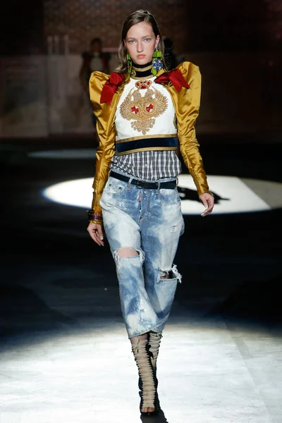 Look 11
